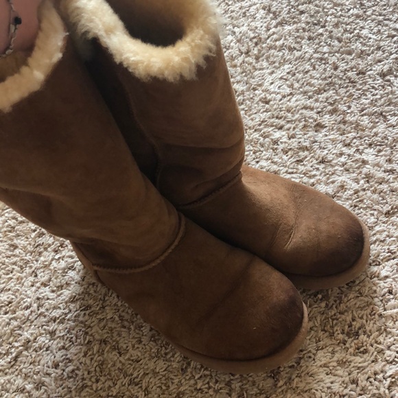 Uggs - Picture 2 of 2